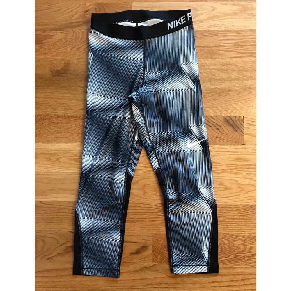NWOT Nike Pro Black White Leggings 21” Inseam